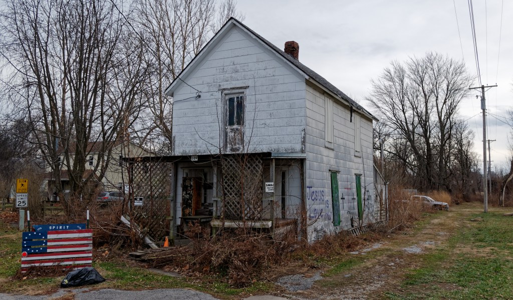 Creepy sorta house here.  Can't quite tell if abandoned or not...